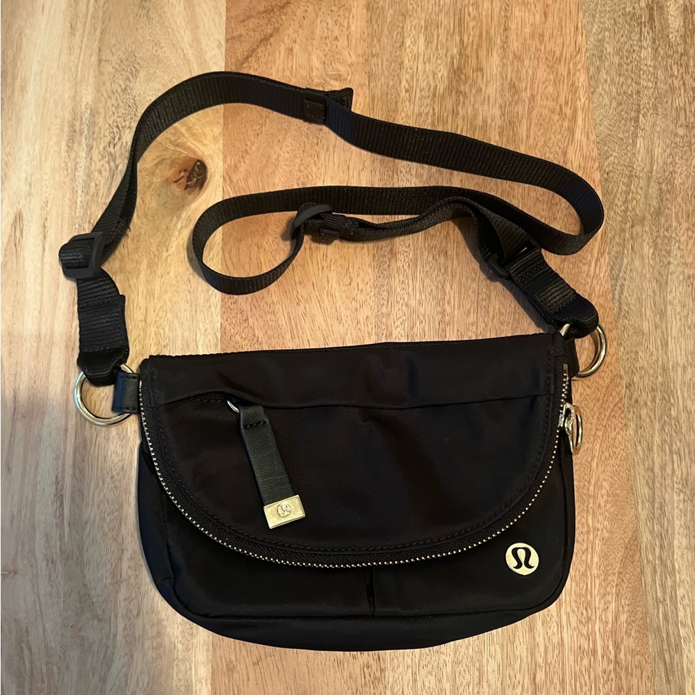 Lululemon All Night Festival Crossbody Bag Micro 2L Black & Gold